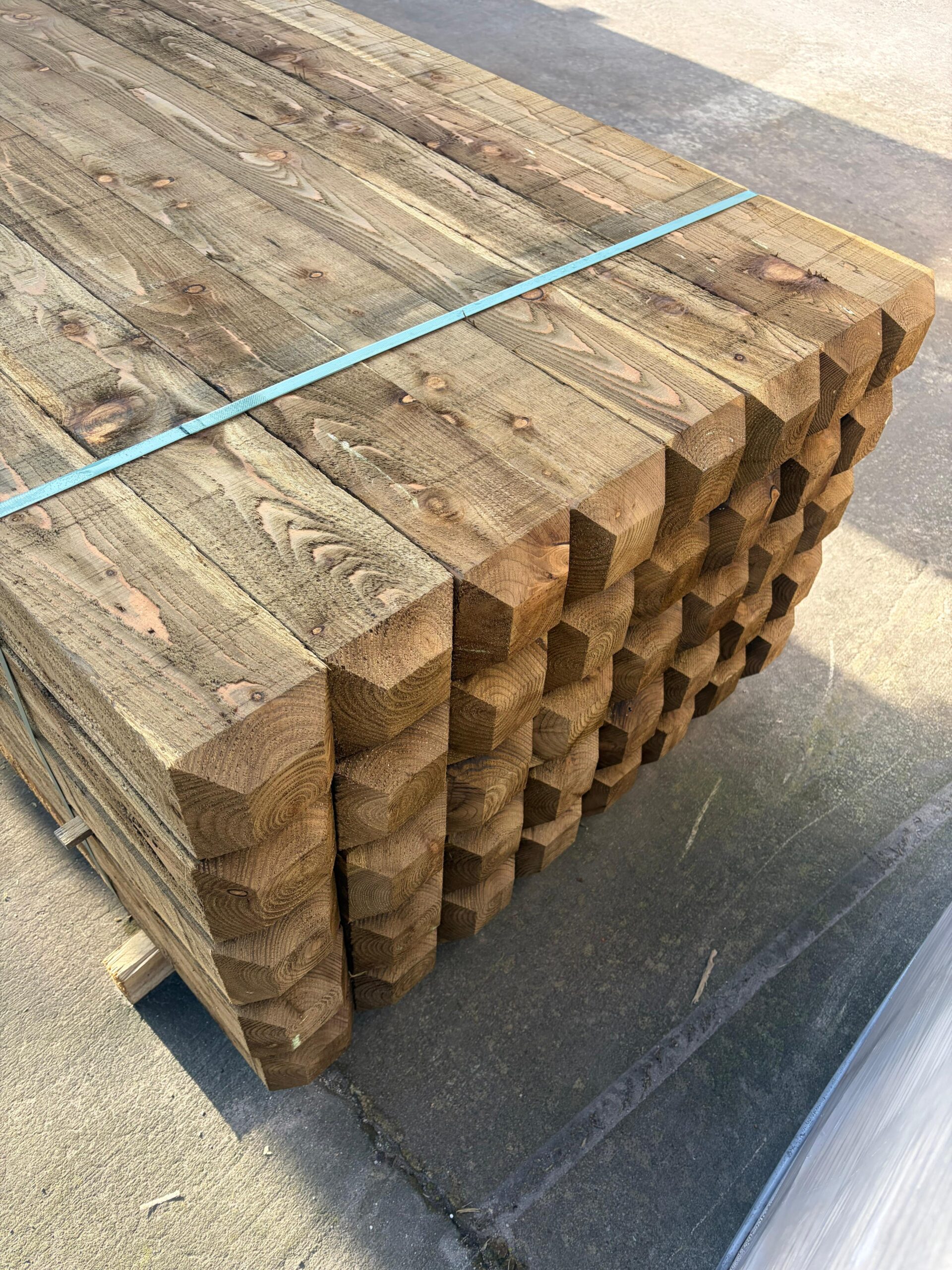 Moulded Top posts - Image 2